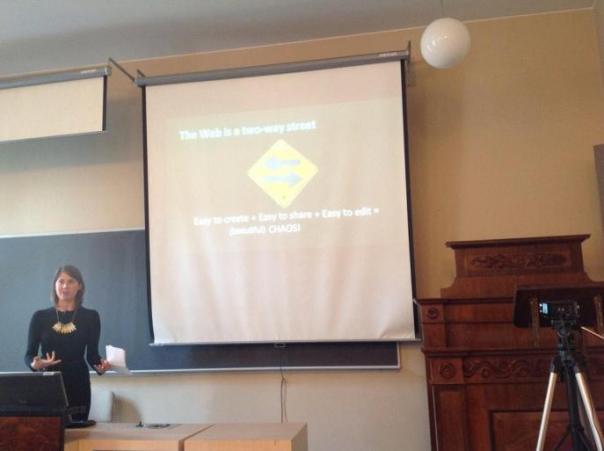 Molly presenting at the Usability Working Group Seminar